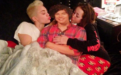 Miley Cyrus in bed with Harry Styles