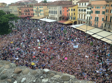 Niall on Twitter: "The best scenes I've seen! Oh my god! Best fans on the planet is an understatement"