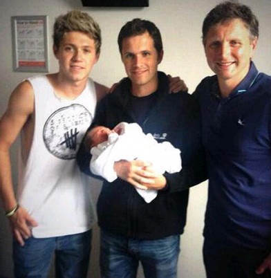 Niall with brother Greg, his nephew and dad Bobby