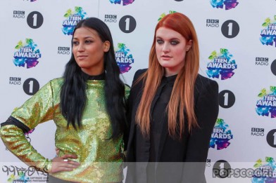 icona_pop_r1_teen_awards